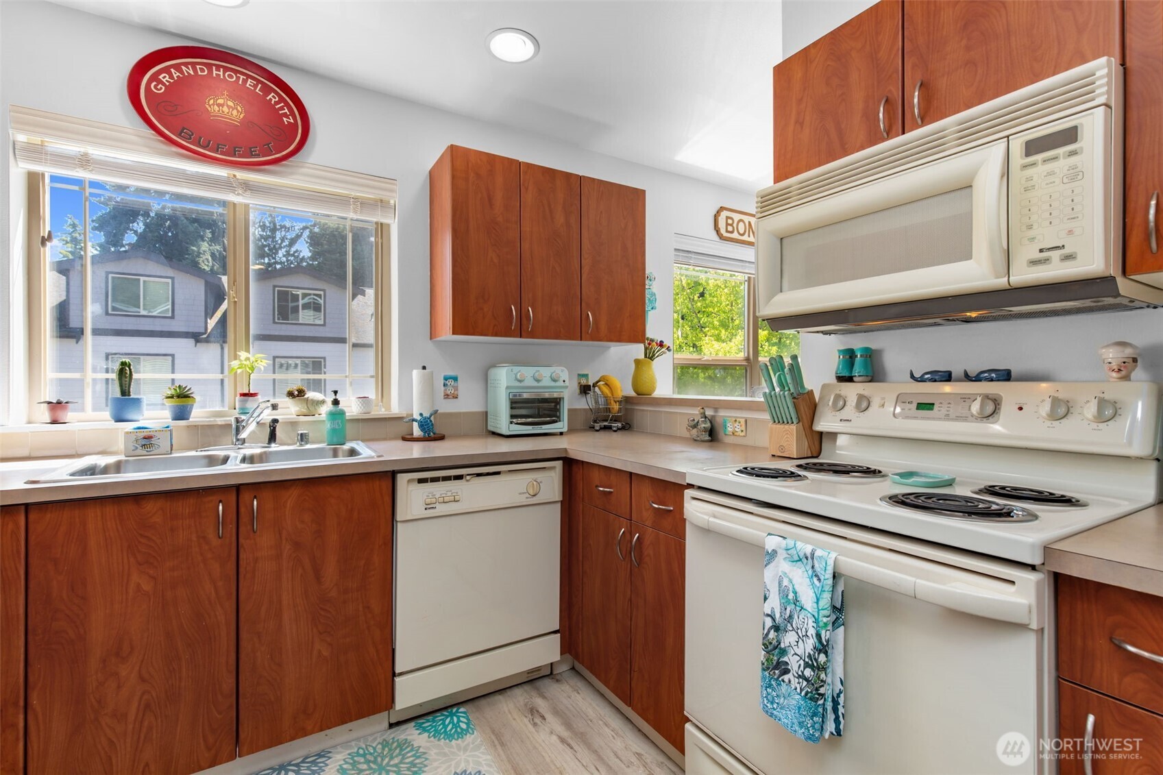 20800 72nd Avenue W #202, Edmonds, WA 98026