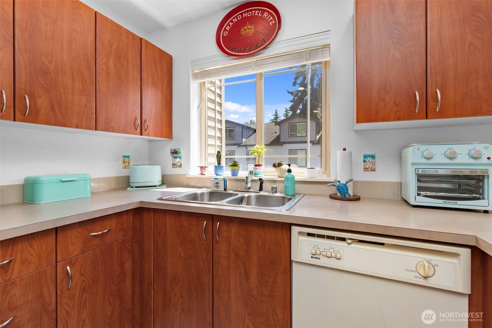 20800 72nd Avenue W #202, Edmonds, WA 98026