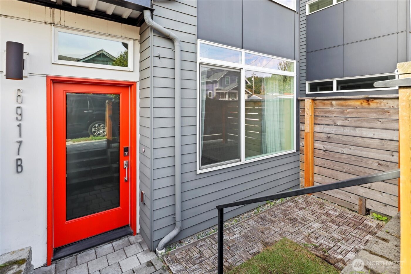 6917 Carleton Ave S #B, Seattle, WA 98108