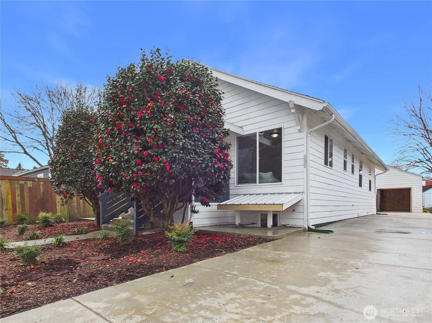 305 Meadow Avenue N, Renton, WA 98057-5722