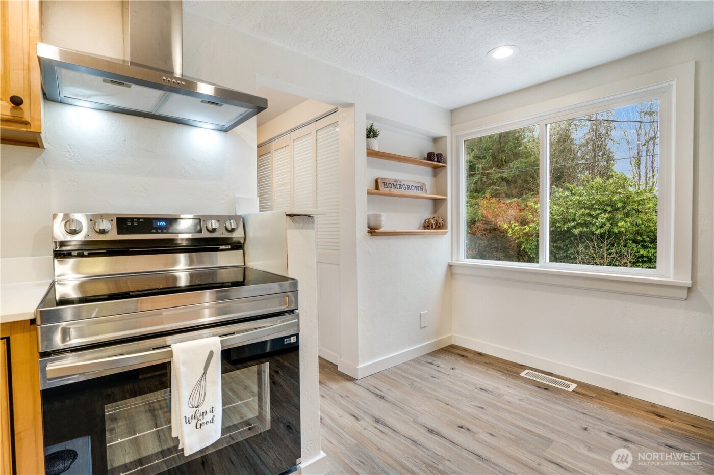 2450 Marine Drive , Bremerton, WA 98312