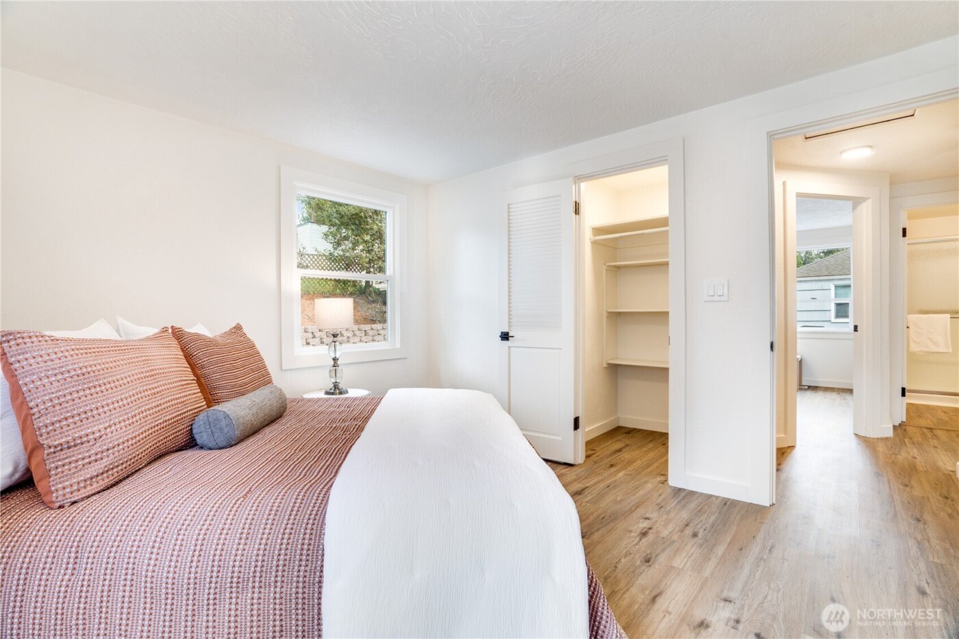 2450 Marine Drive , Bremerton, WA 98312