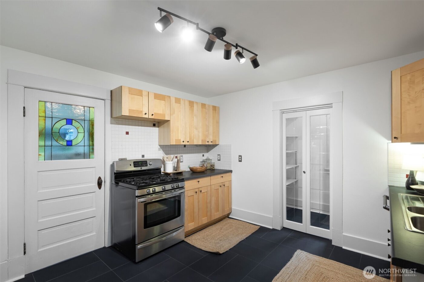 2128 S Ainsworth Avenue , Tacoma, WA 98405