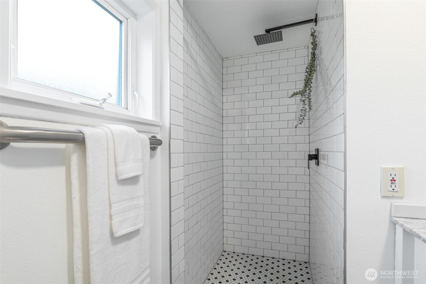 2128 S Ainsworth Avenue , Tacoma, WA 98405