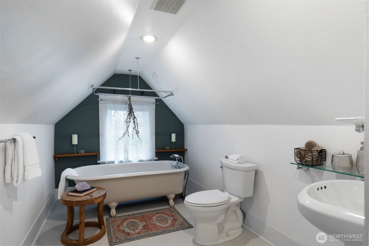 2128 S Ainsworth Avenue , Tacoma, WA 98405