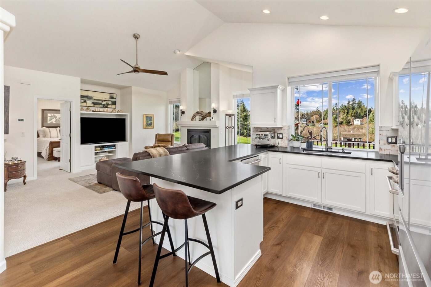 4946 Pleasant Glade Road NE, Olympia, WA 98516