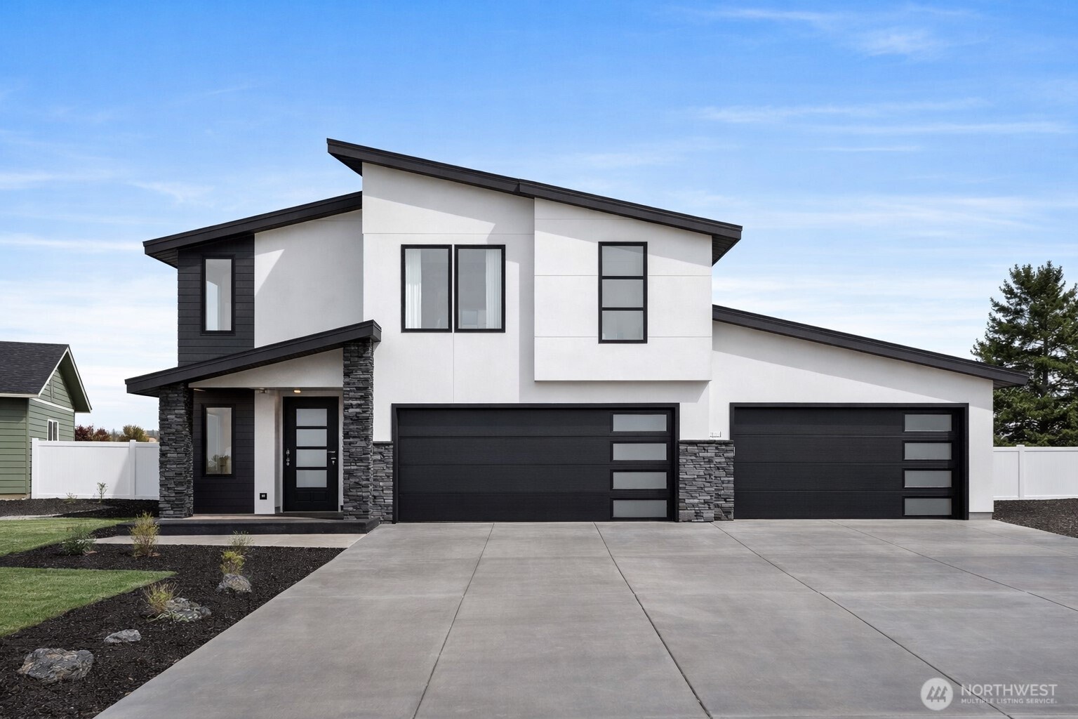 525 N Bluff West Drive , Moses Lake, WA 98837