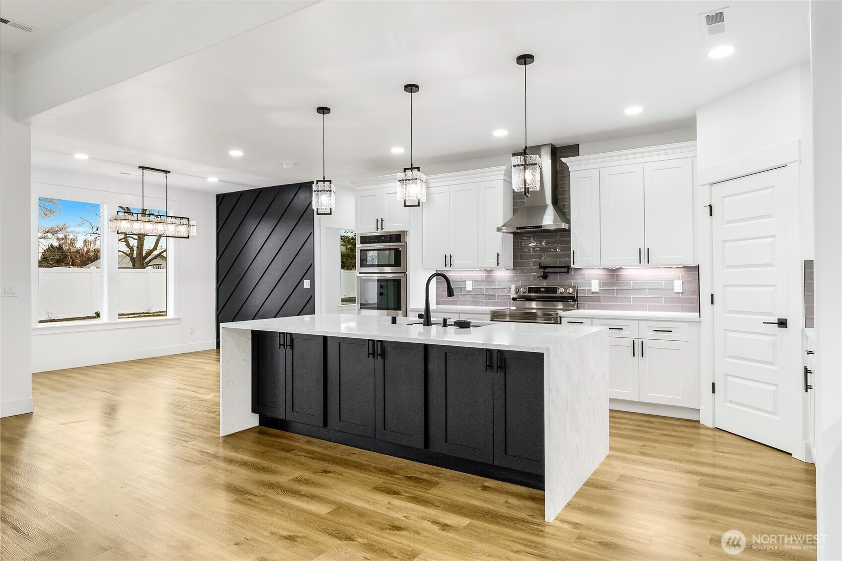 525 N Bluff West Drive , Moses Lake, WA 98837