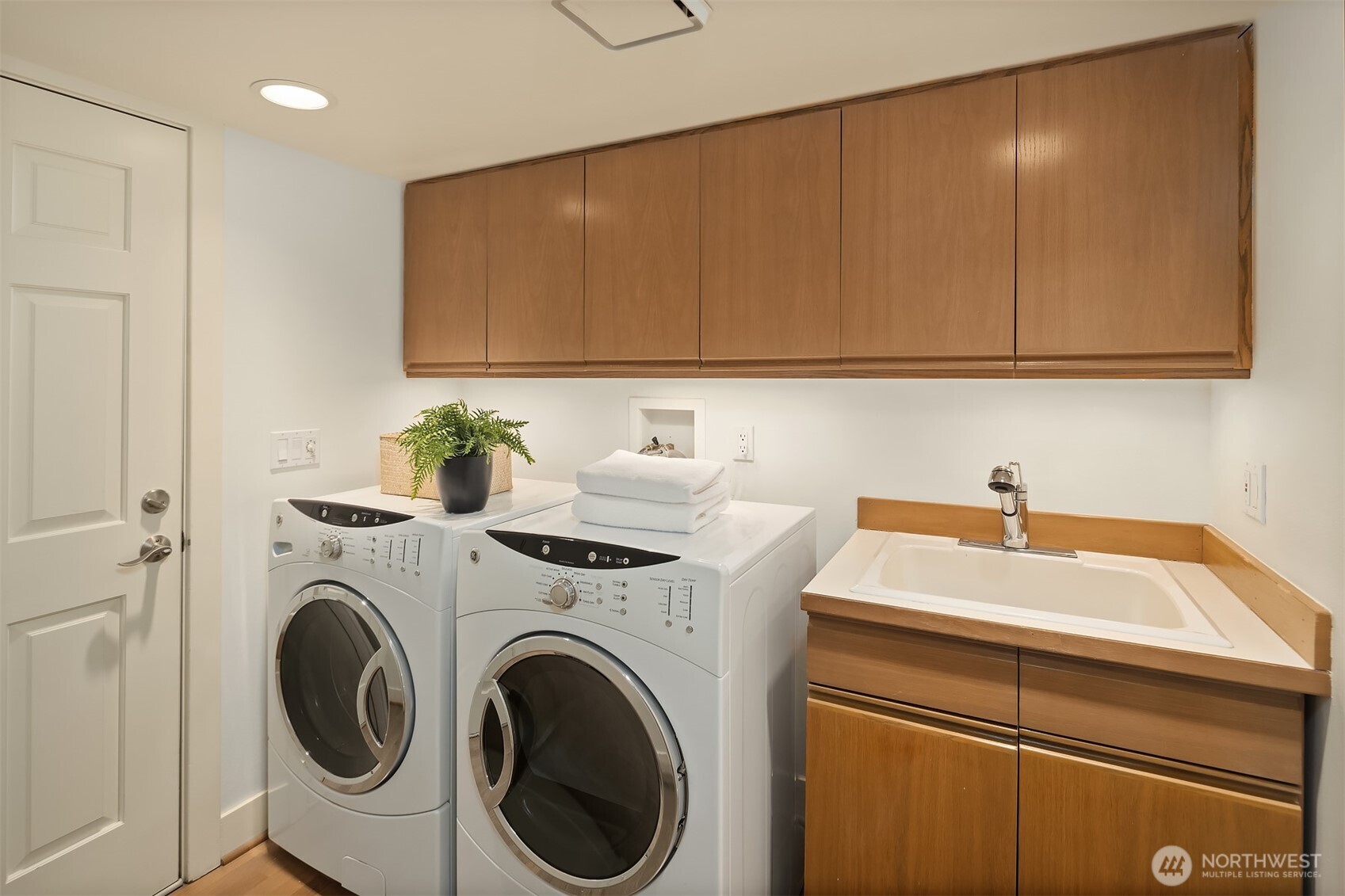 1716 Bellevue Way NE, Bellevue, WA 98004