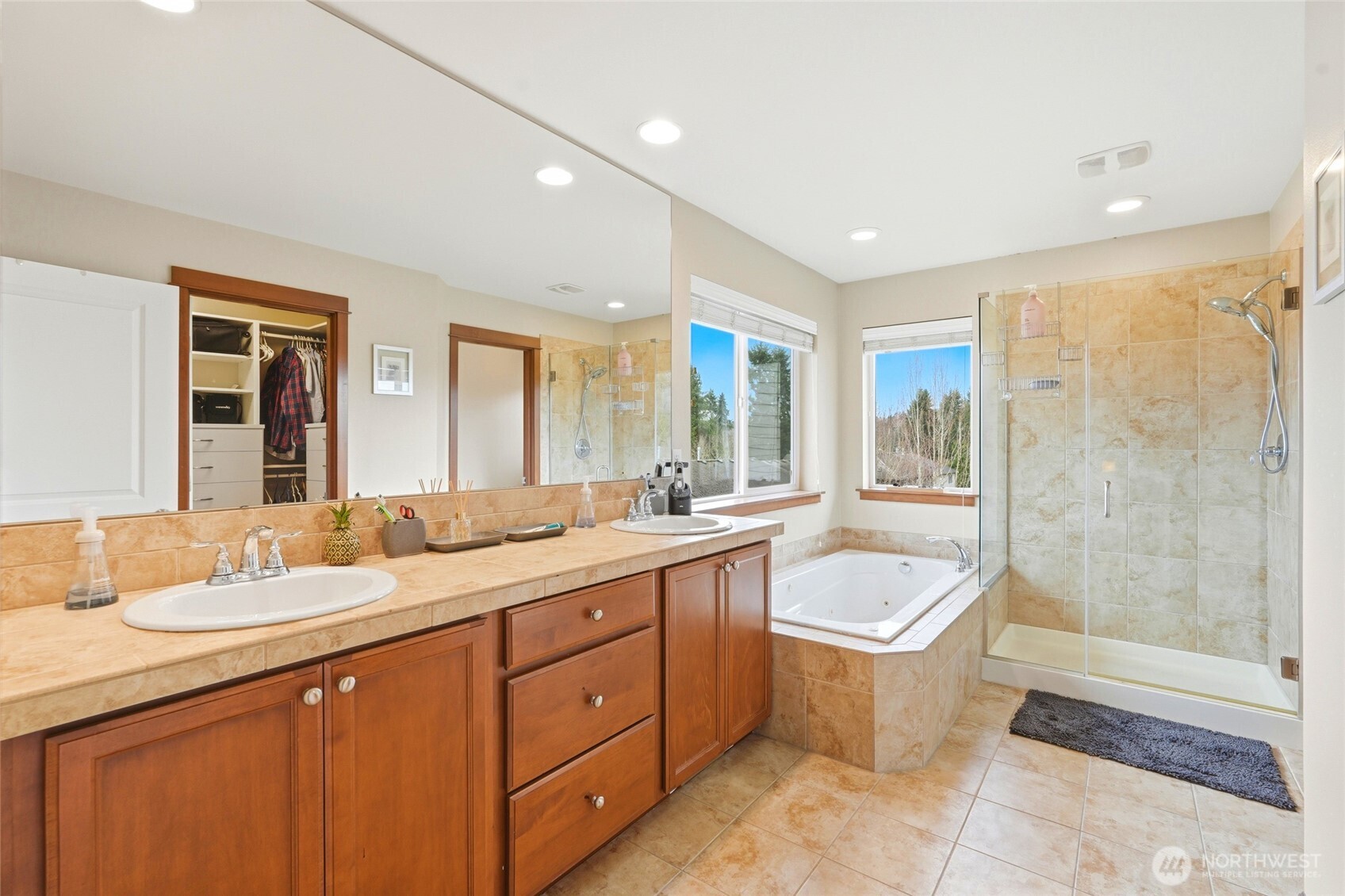 7703 NE 201st Place , Kenmore, WA 98028