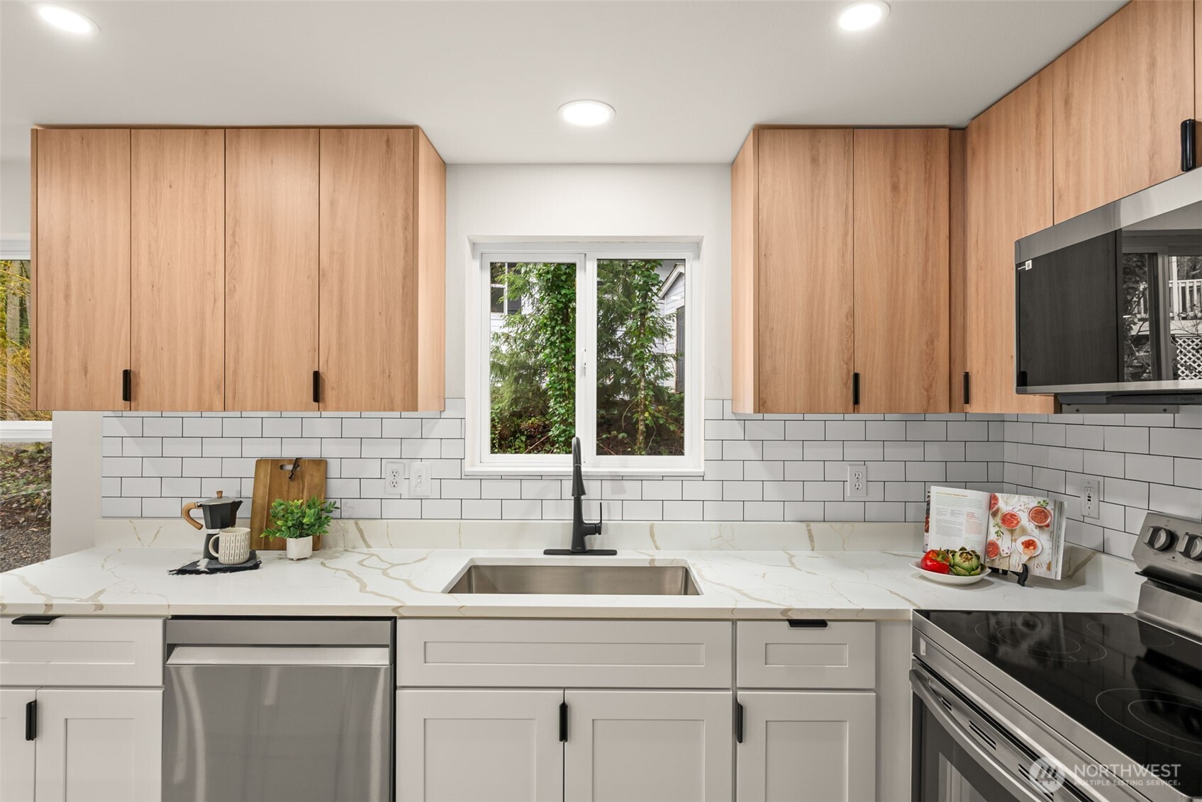 7605 NE Hidden Cove Rd , Bainbridge Island, WA 98110