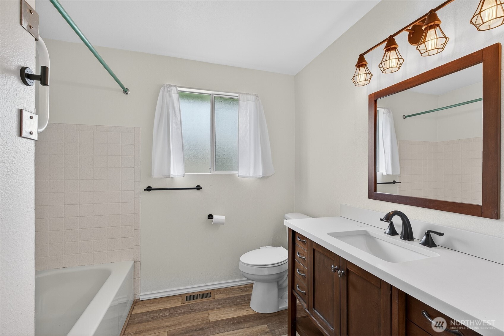 1031 N Laventure Road , Mount Vernon, WA 98273