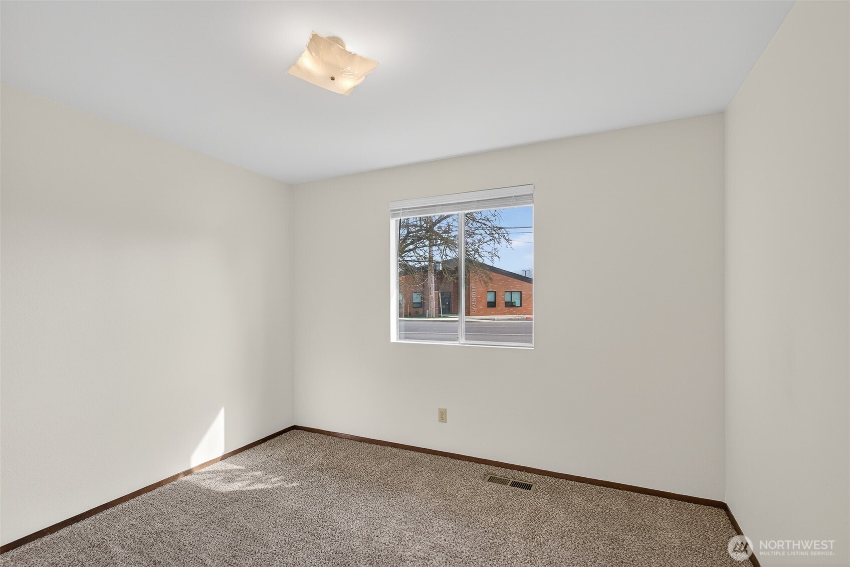 1031 N Laventure Road , Mount Vernon, WA 98273