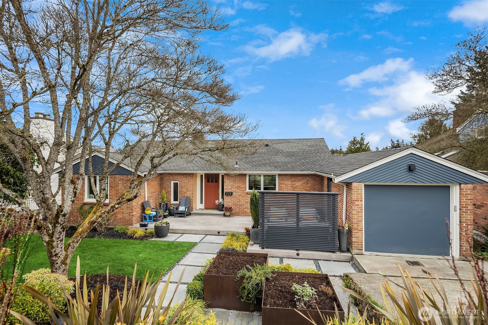 5218 Ivanhoe Place NE, Seattle, WA 98105