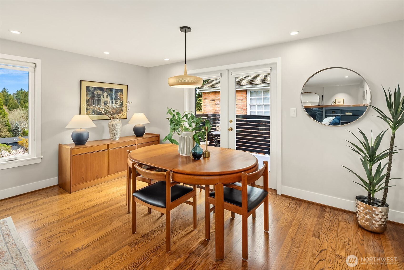 5218 Ivanhoe Place NE, Seattle, WA 98105