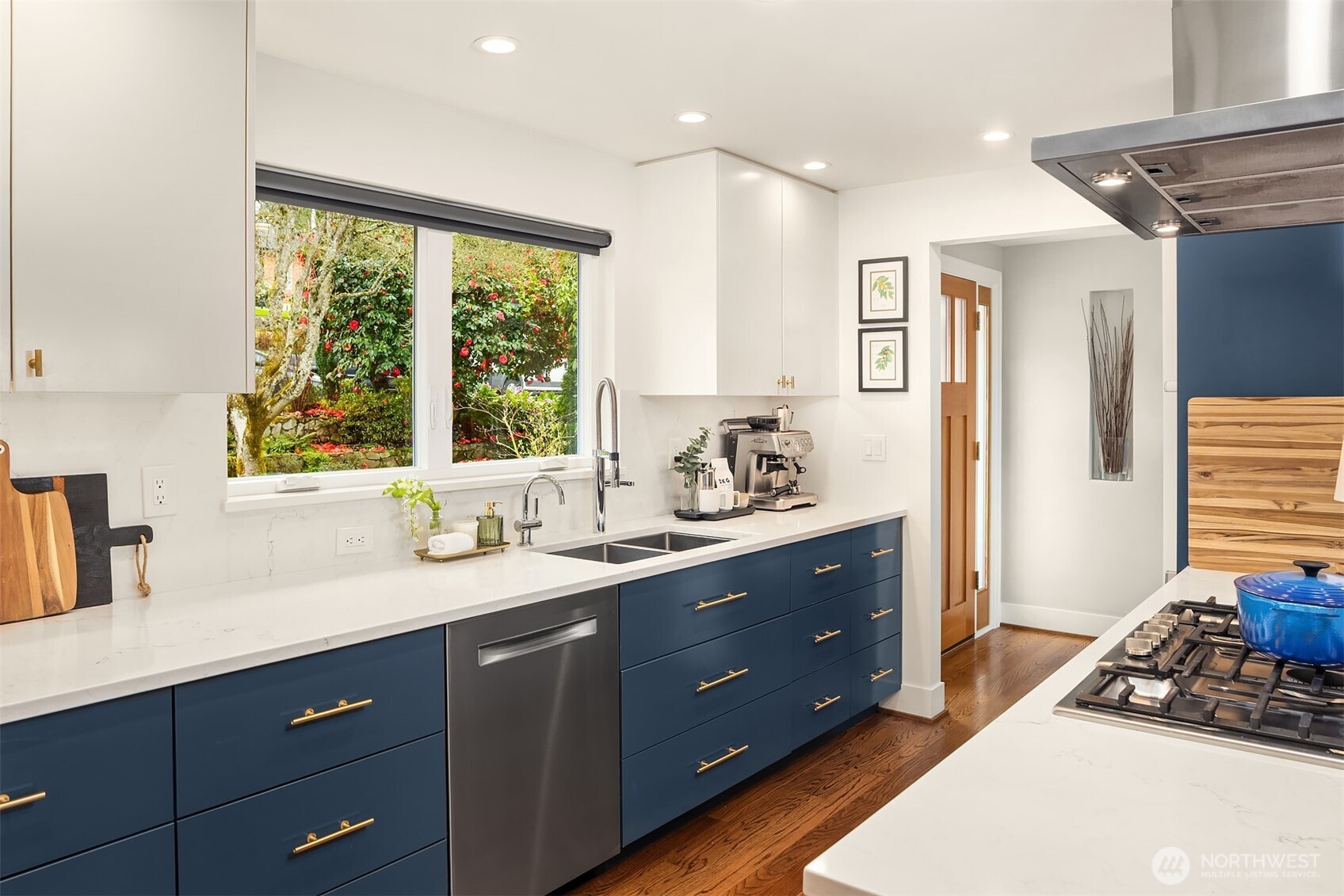 5218 Ivanhoe Place NE, Seattle, WA 98105