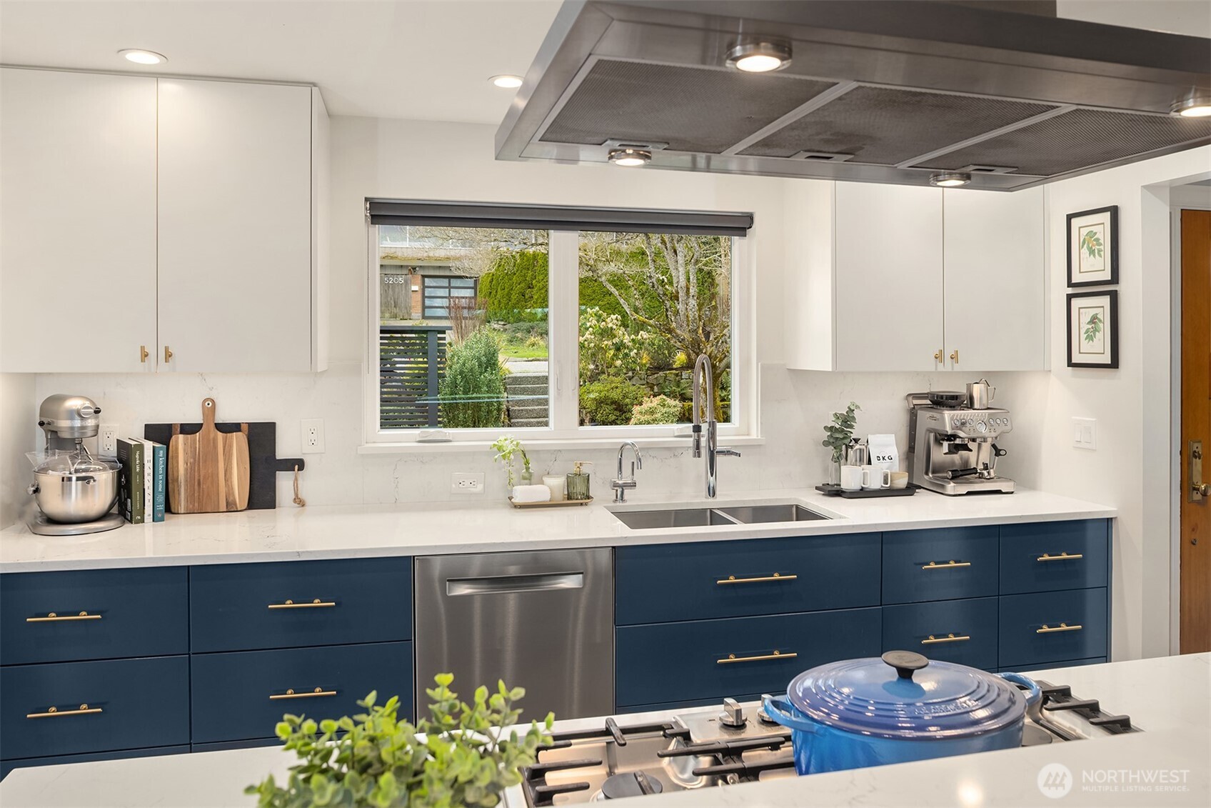 5218 Ivanhoe Place NE, Seattle, WA 98105