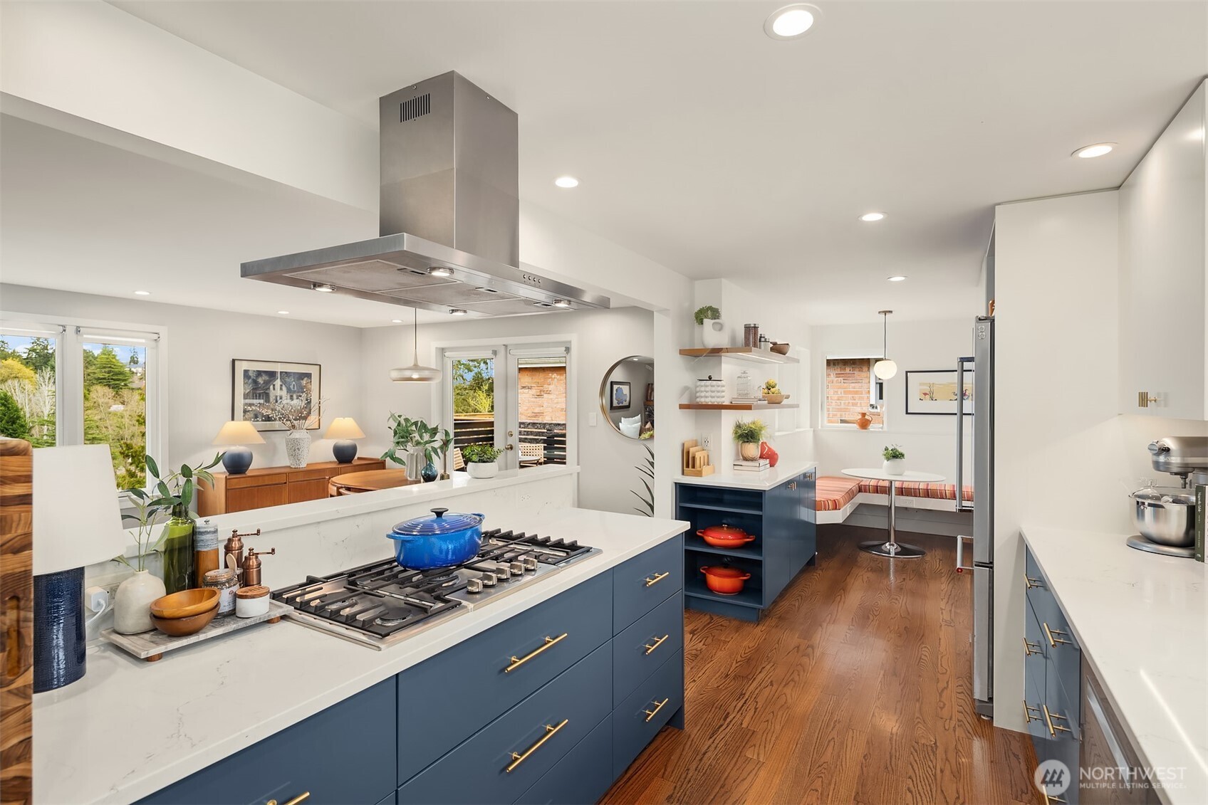 5218 Ivanhoe Place NE, Seattle, WA 98105