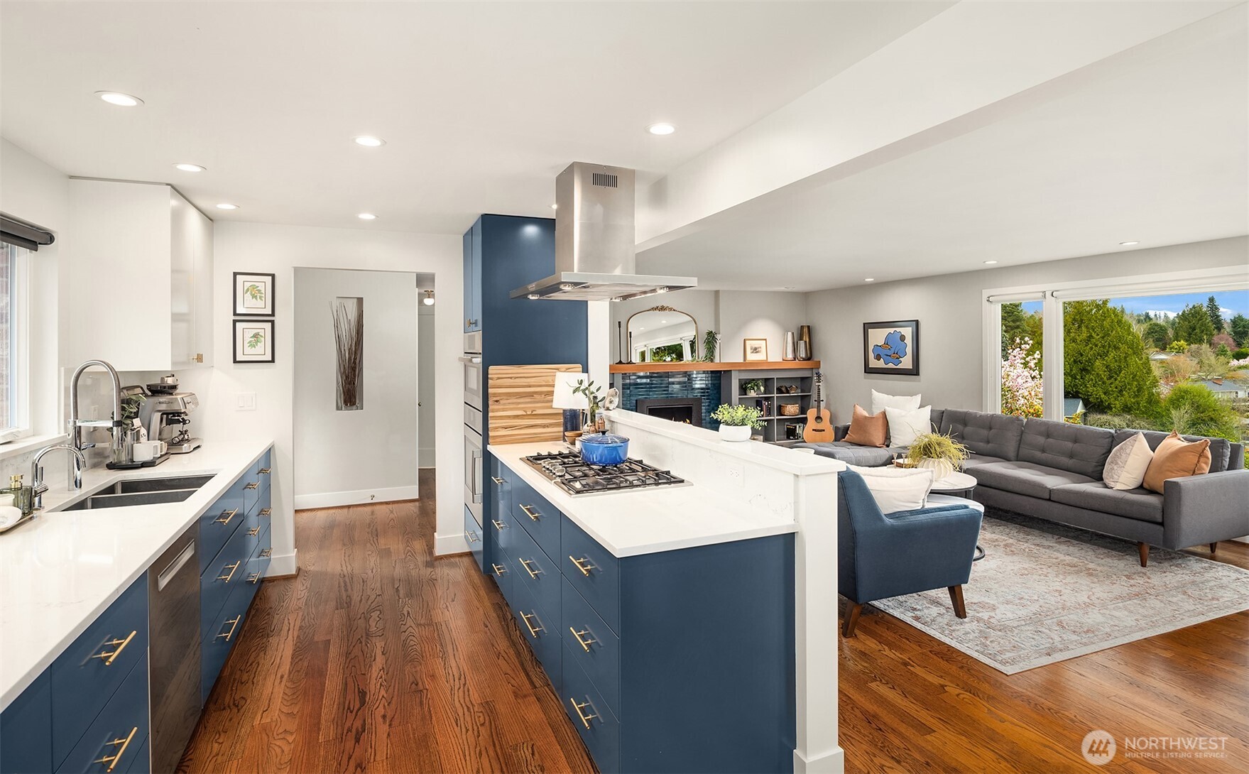 5218 Ivanhoe Place NE, Seattle, WA 98105