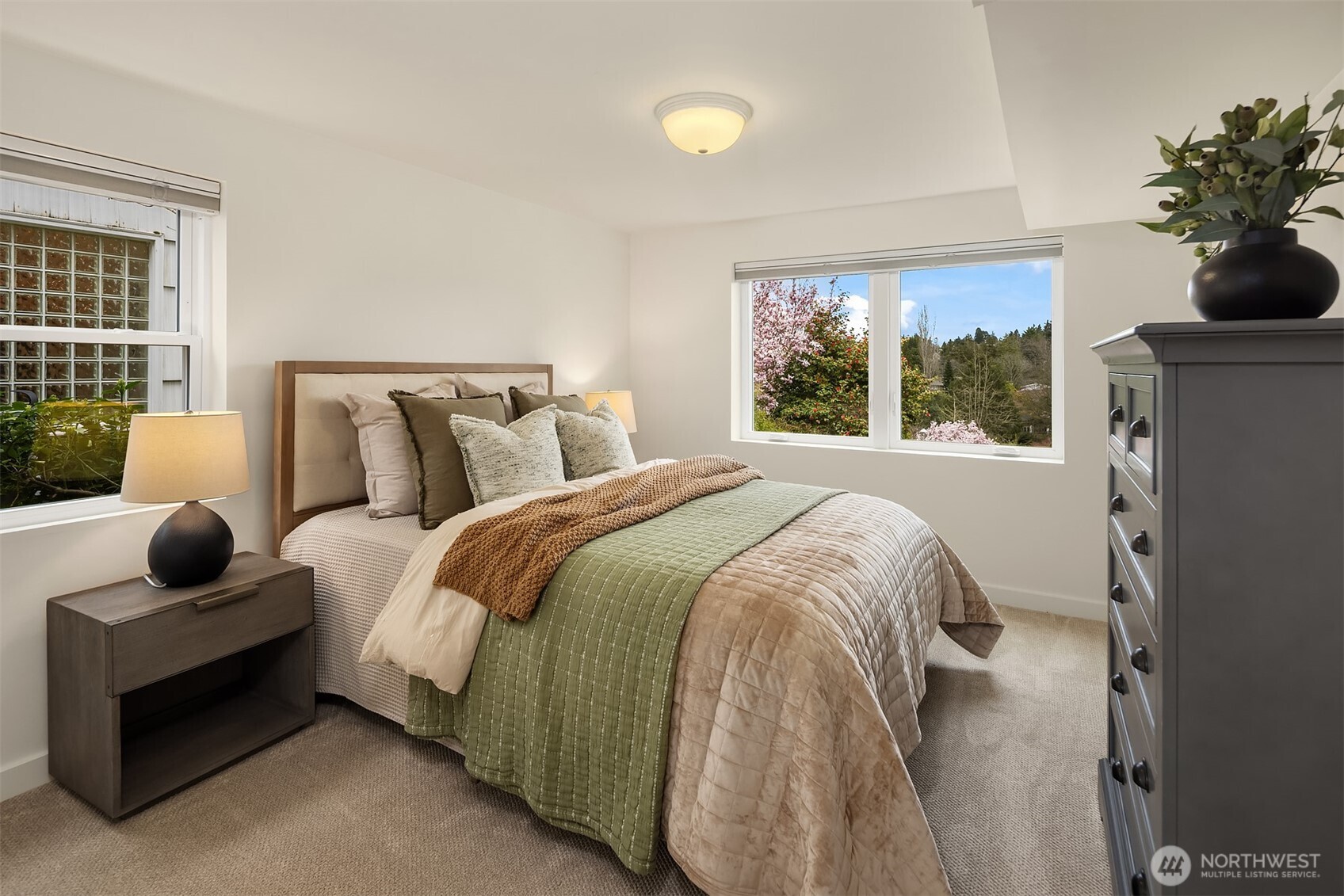 5218 Ivanhoe Place NE, Seattle, WA 98105