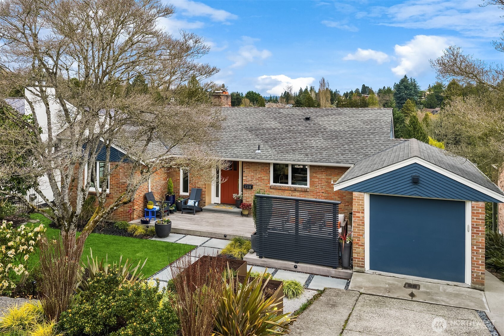 5218 Ivanhoe Place NE, Seattle, WA 98105