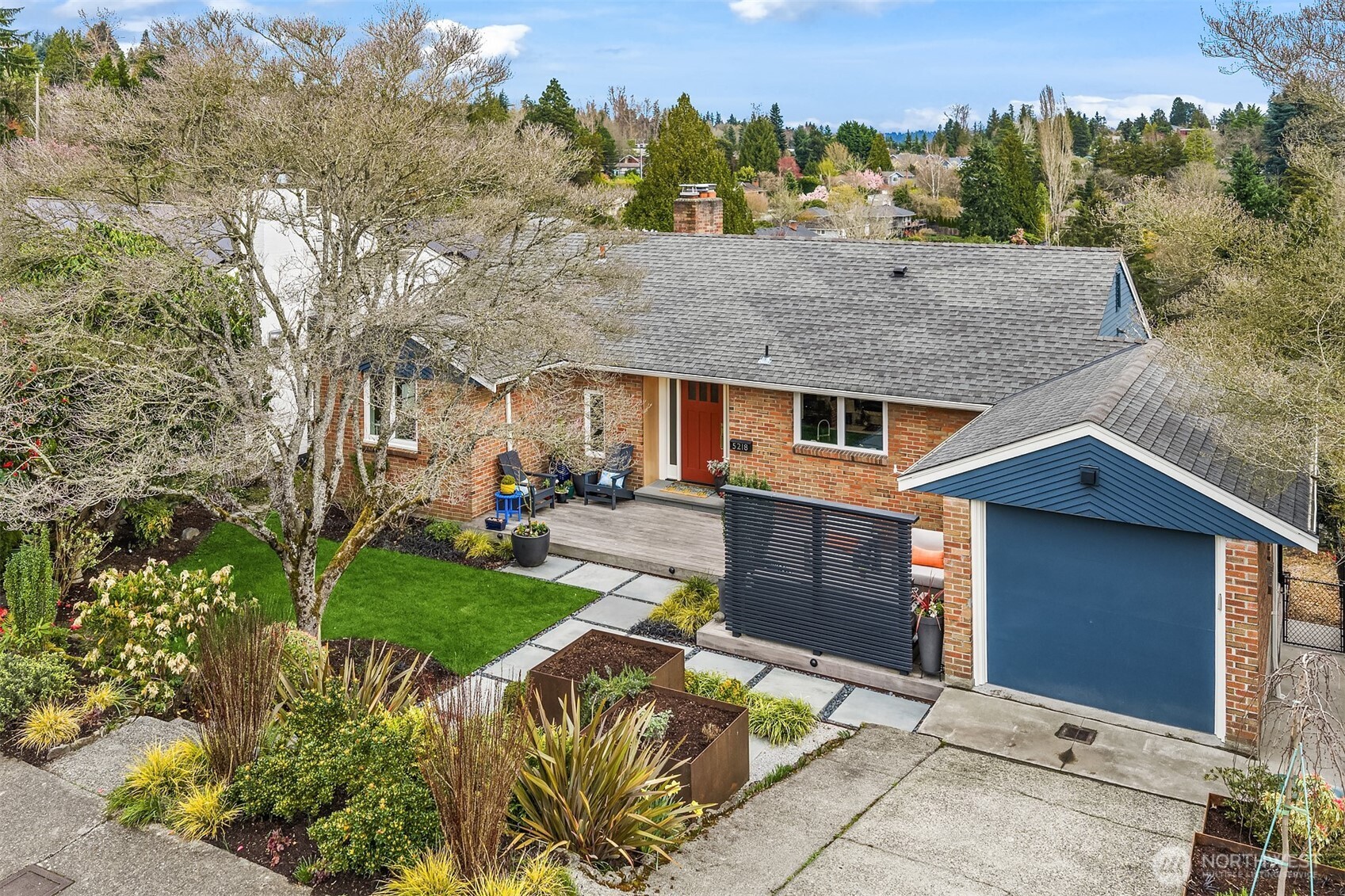 5218 Ivanhoe Place NE, Seattle, WA 98105