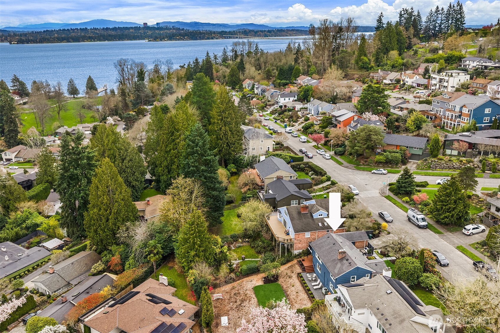 5218 Ivanhoe Place NE, Seattle, WA 98105