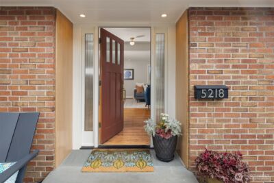 5218 Ivanhoe Place NE, Seattle, WA 98105 - Photo 6