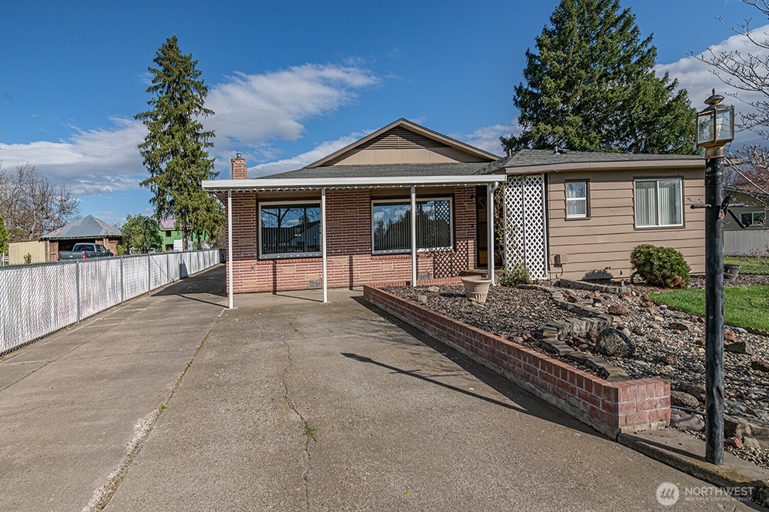 318 NE Lambert Avenue , College Place, WA 99324