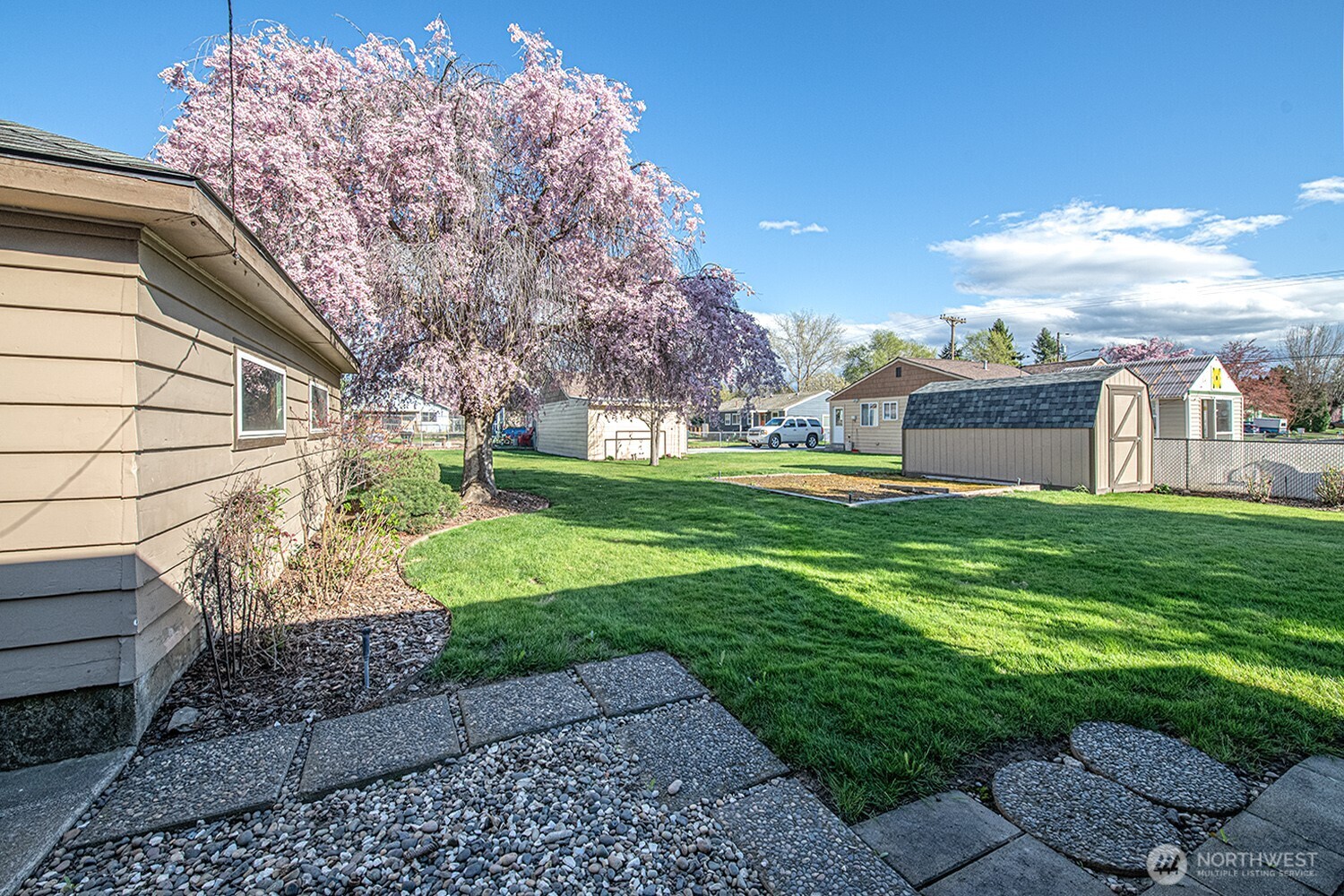 318 NE Lambert Avenue , College Place, WA 99324