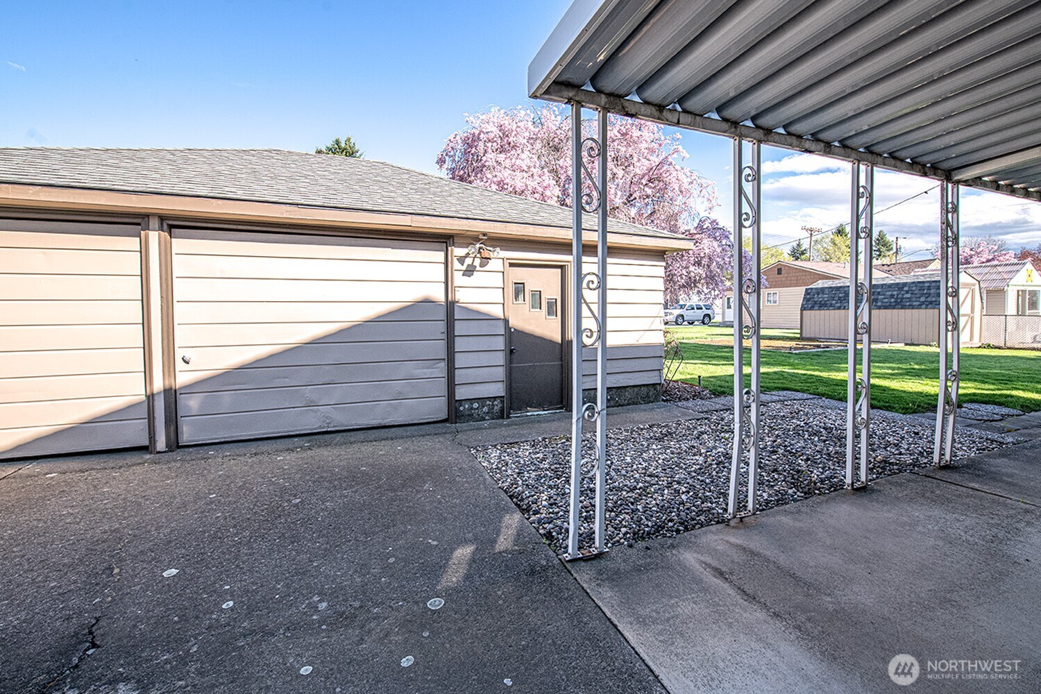 318 NE Lambert Avenue , College Place, WA 99324