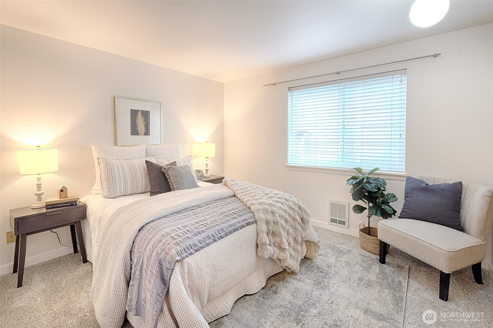 7000 Cleopatra Place NW #303, Seattle, WA 98117