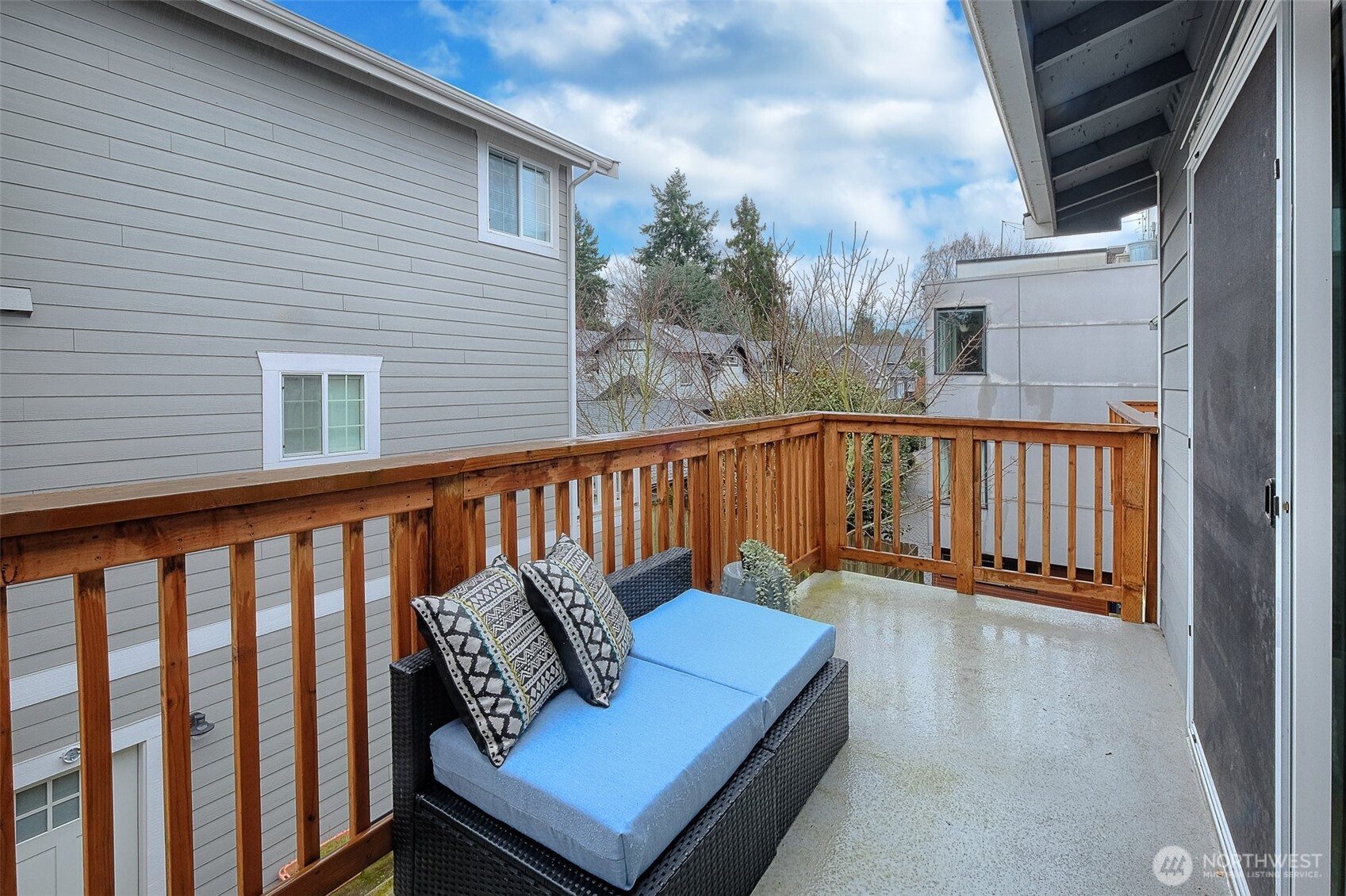 7000 Cleopatra Place NW #303, Seattle, WA 98117