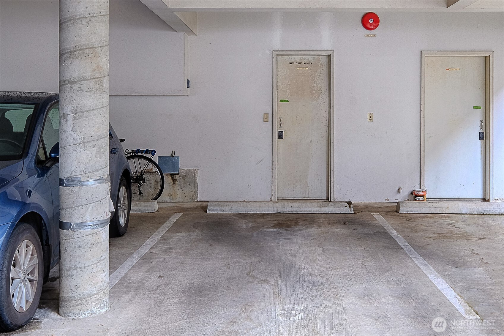 7000 Cleopatra Place NW #303, Seattle, WA 98117