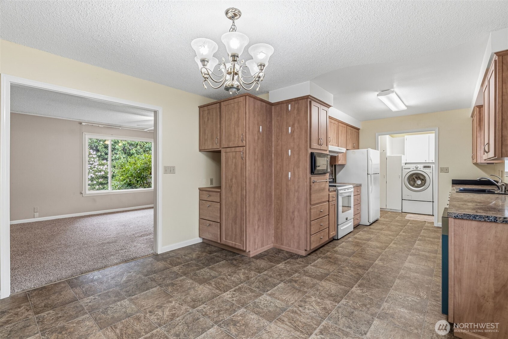 1935 Westside Highway , Kelso, WA 98626