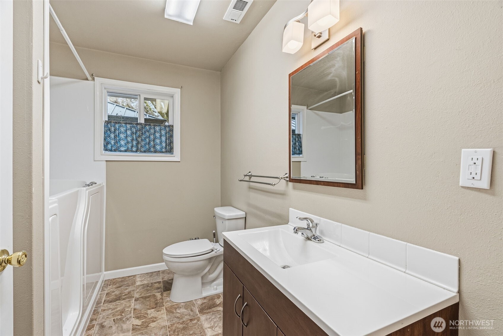 1935 Westside Highway , Kelso, WA 98626