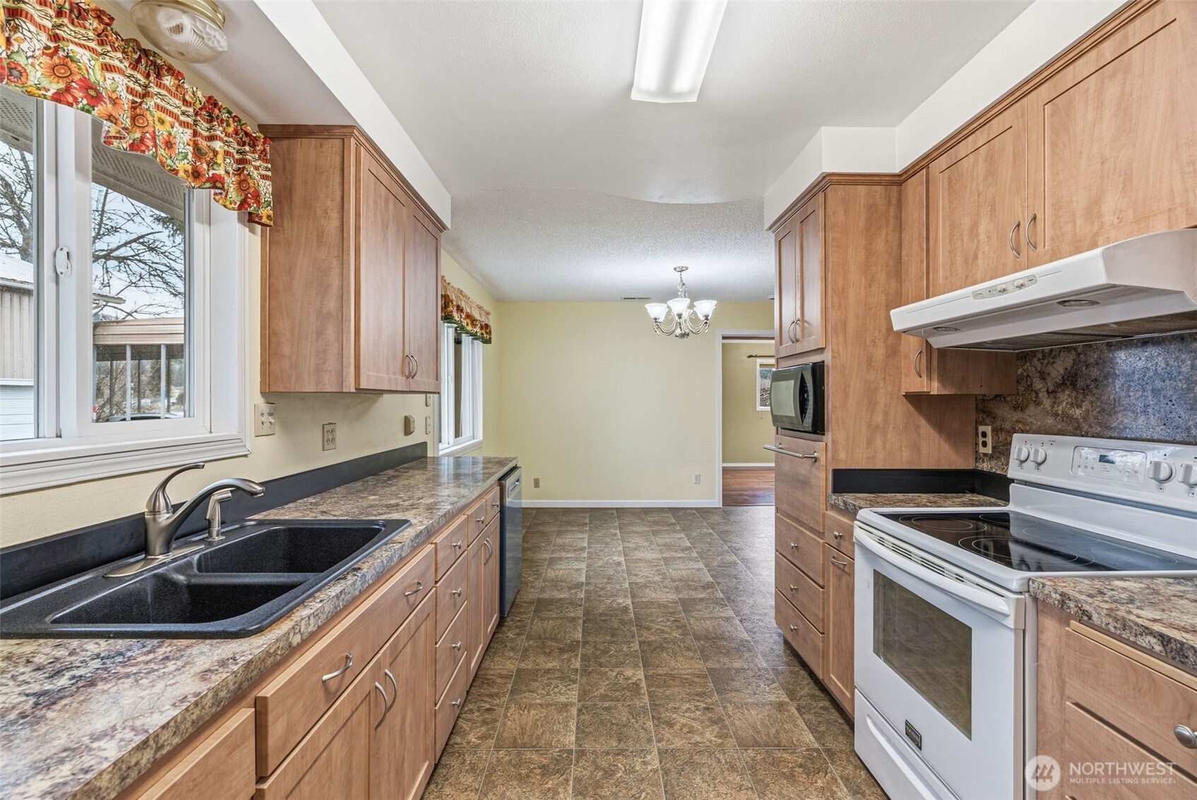 1935 Westside Highway , Kelso, WA 98626