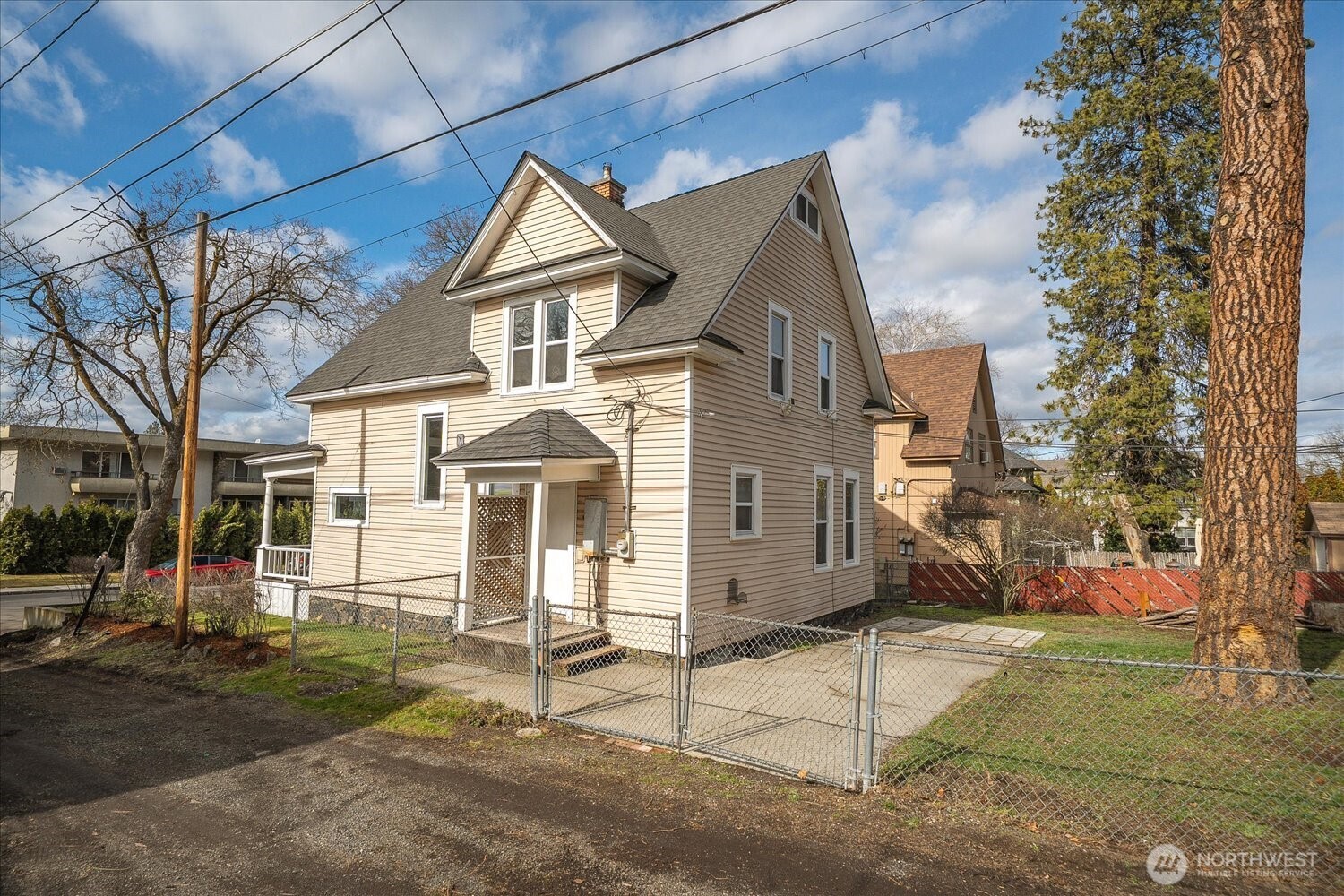 711 S Adams St , Spokane, WA 99204