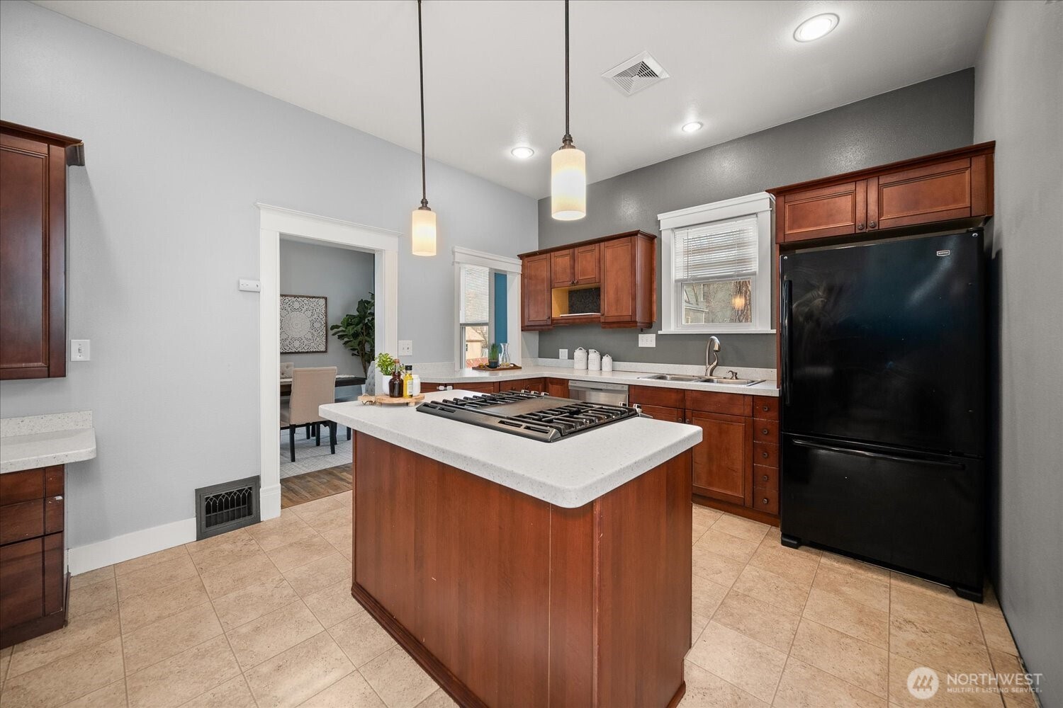 711 S Adams St , Spokane, WA 99204