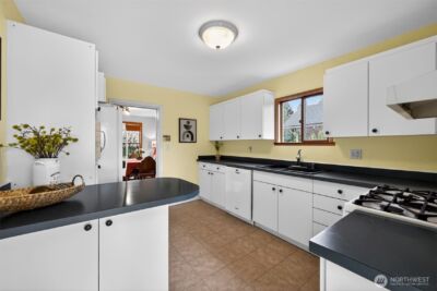3931 Friday Avenue , Everett, WA 98201 - Photo 9