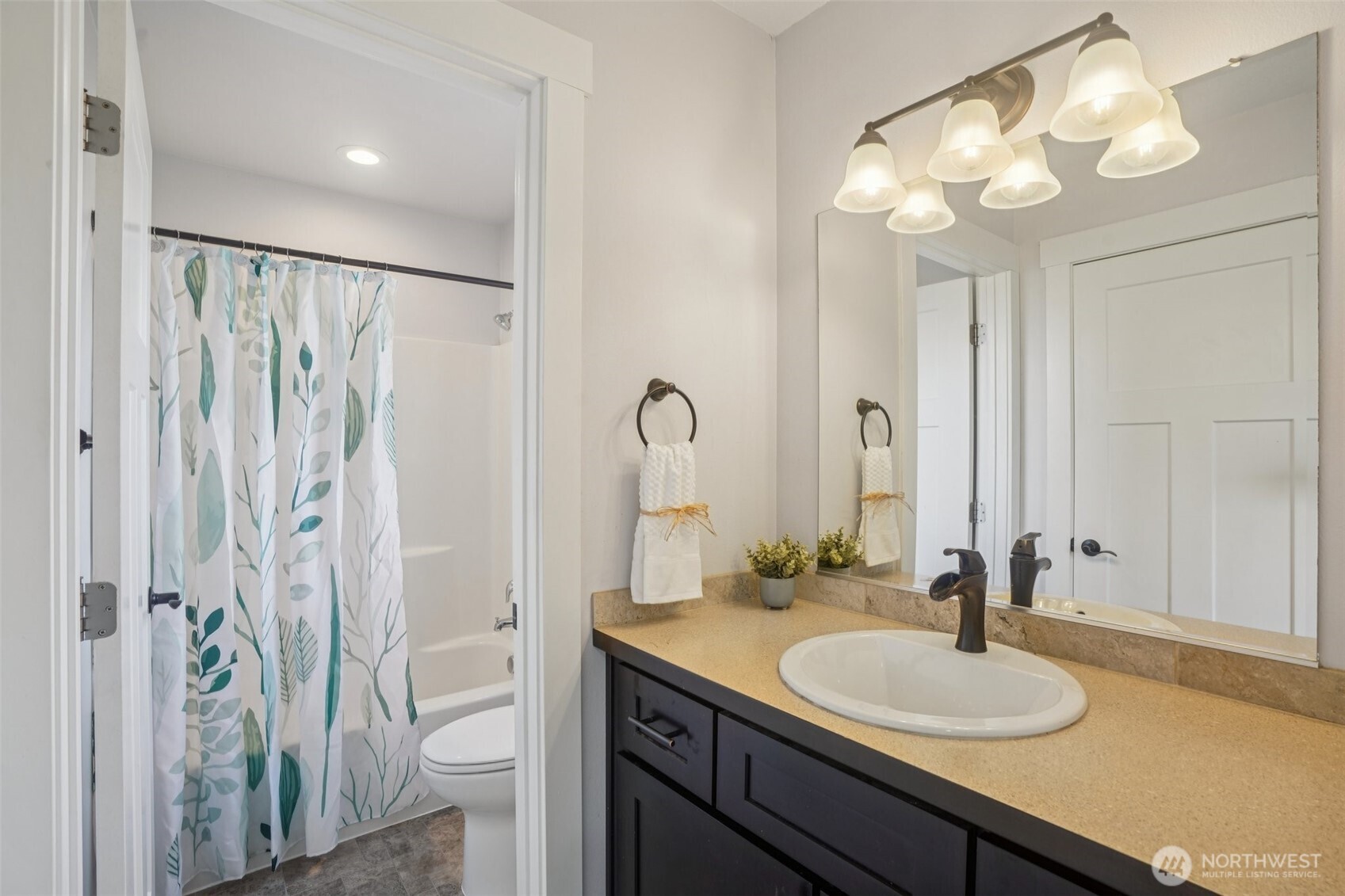 50 Hill Drive , Cathlamet, WA 98612