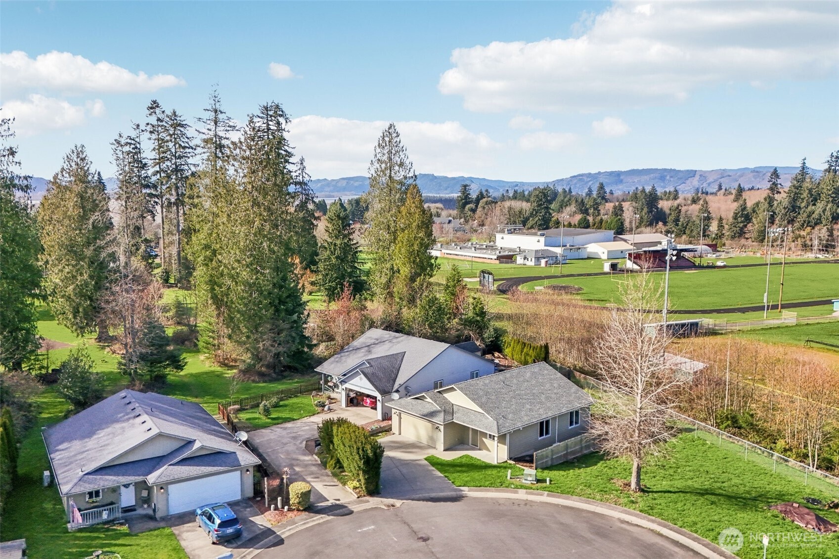 50 Hill Drive , Cathlamet, WA 98612