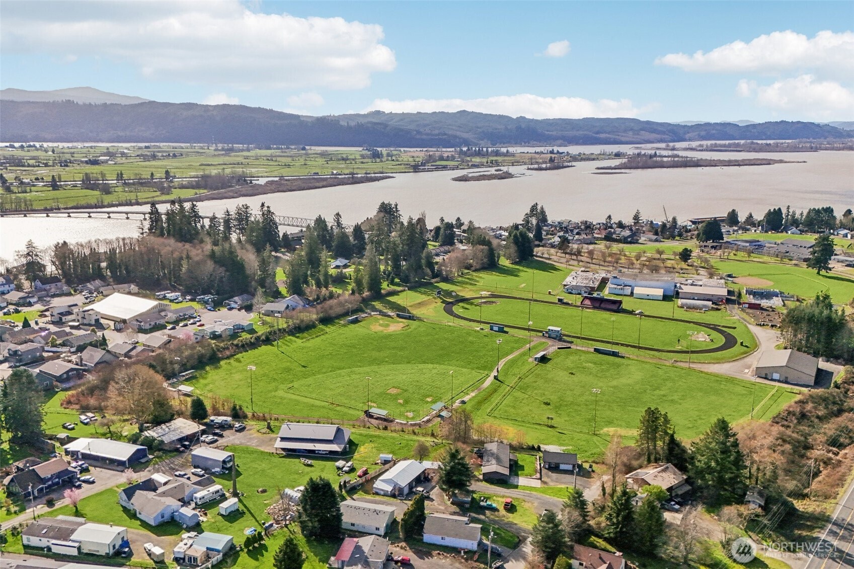 50 Hill Drive , Cathlamet, WA 98612