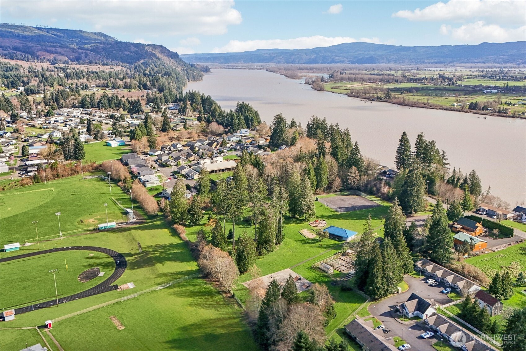 50 Hill Drive , Cathlamet, WA 98612