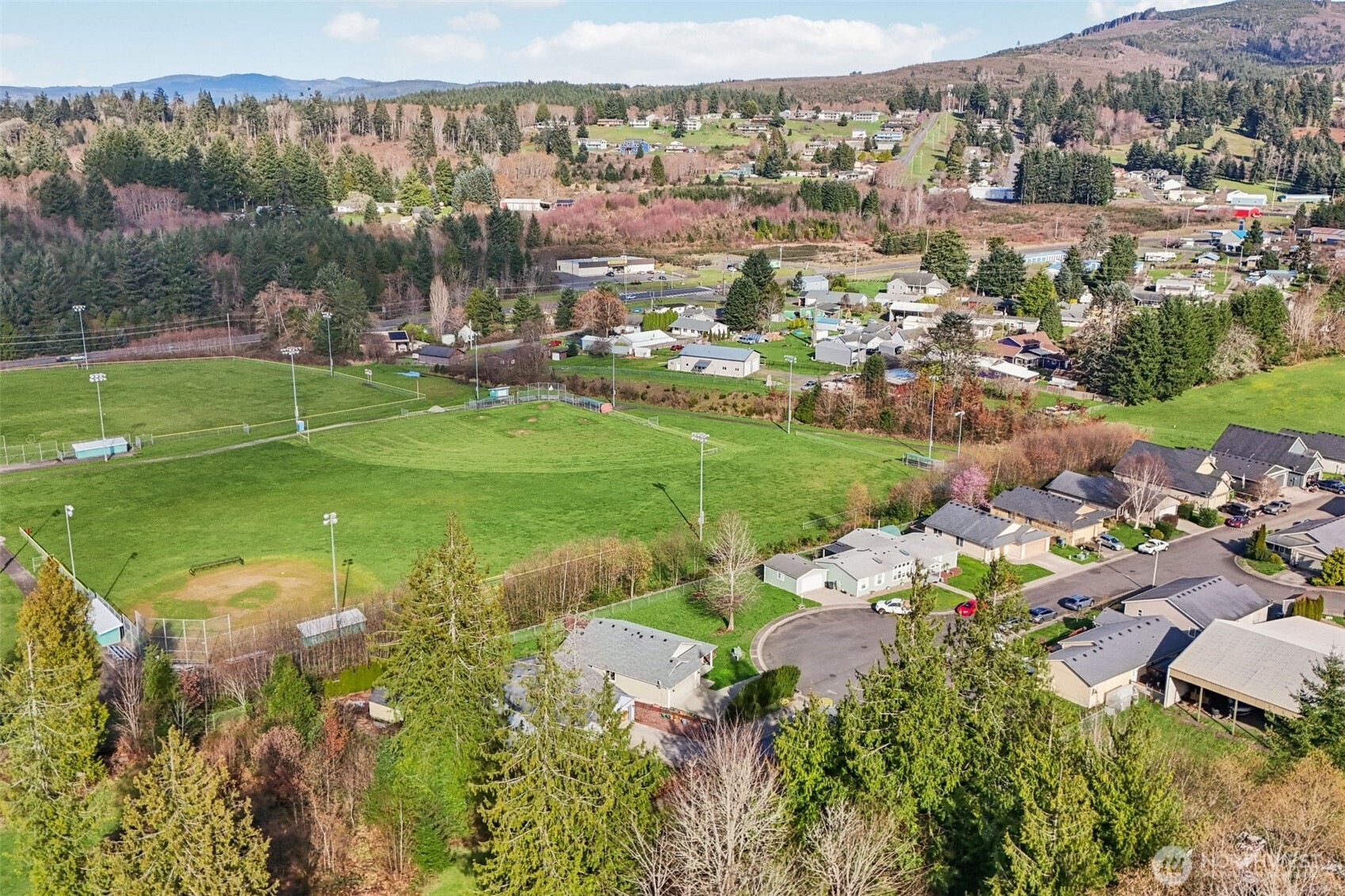 50 Hill Drive , Cathlamet, WA 98612