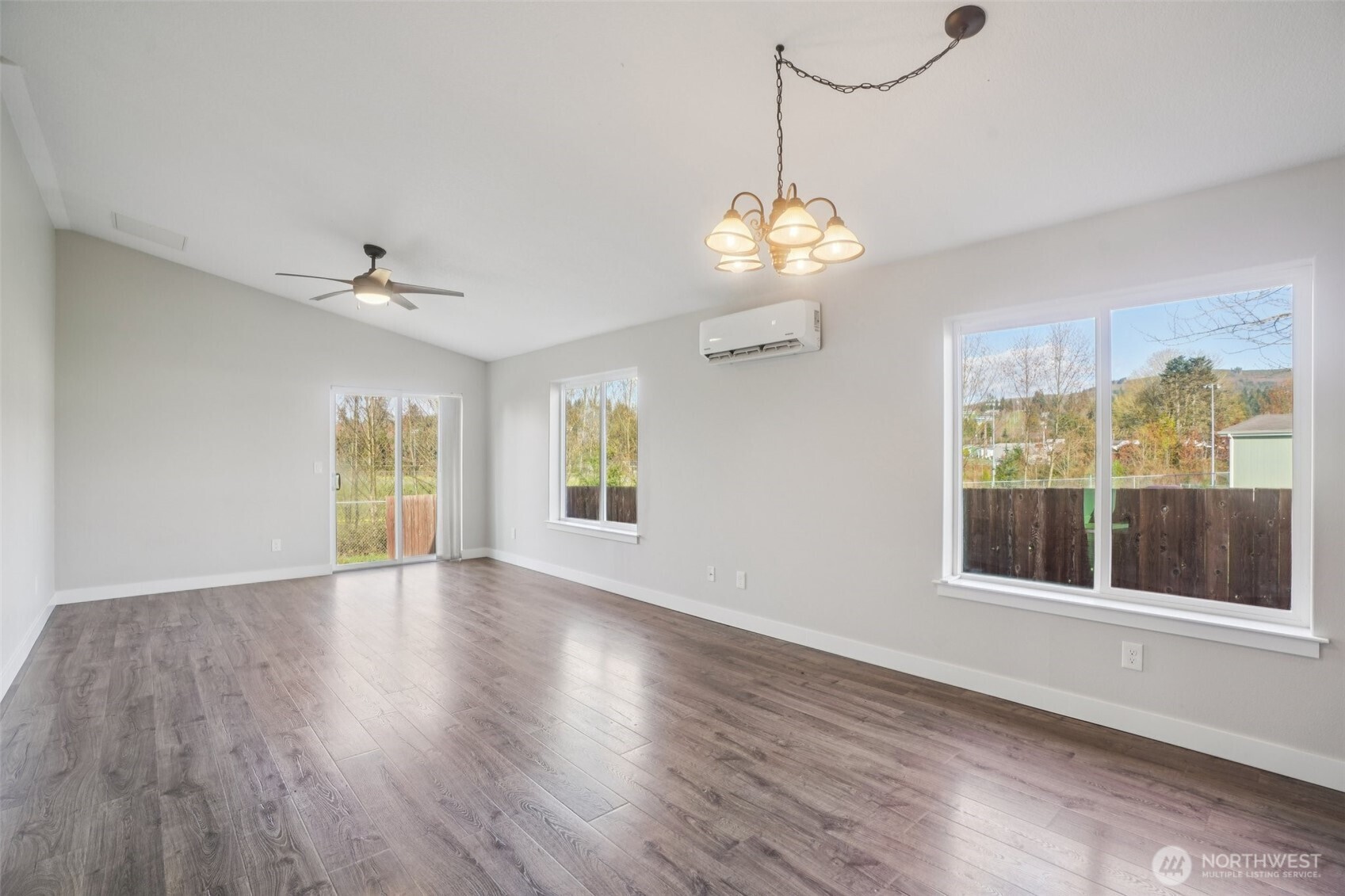 50 Hill Drive , Cathlamet, WA 98612