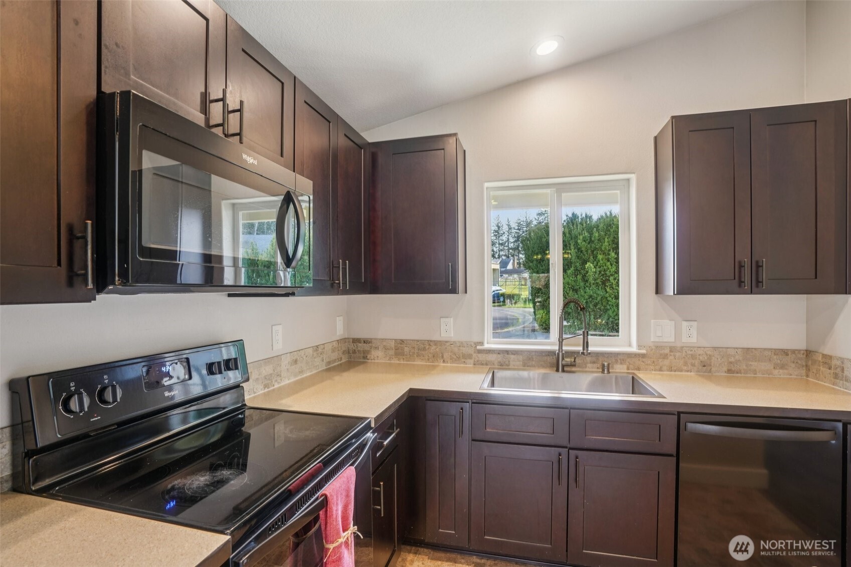 50 Hill Drive , Cathlamet, WA 98612