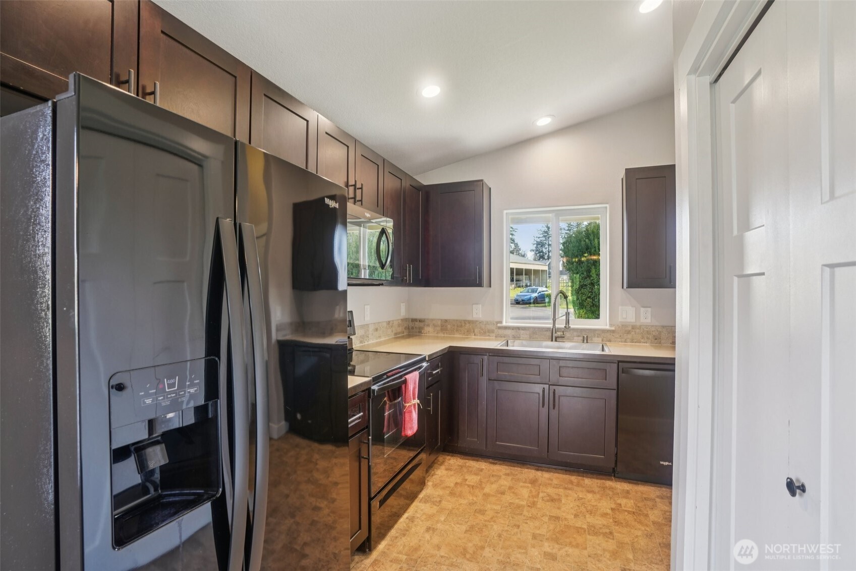 50 Hill Drive , Cathlamet, WA 98612