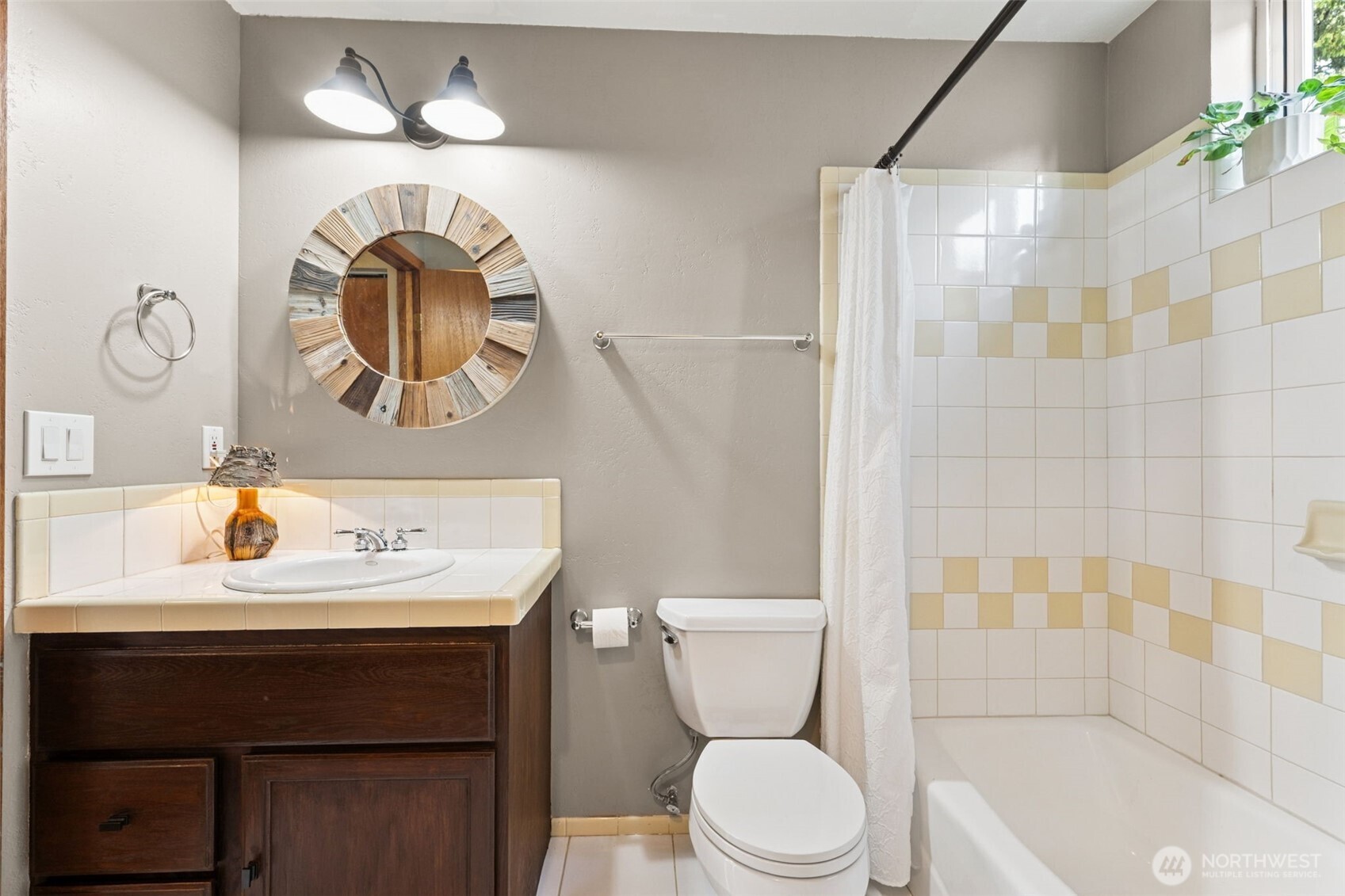 147 Octopus Avenue NE, Ocean Shores, WA 98569