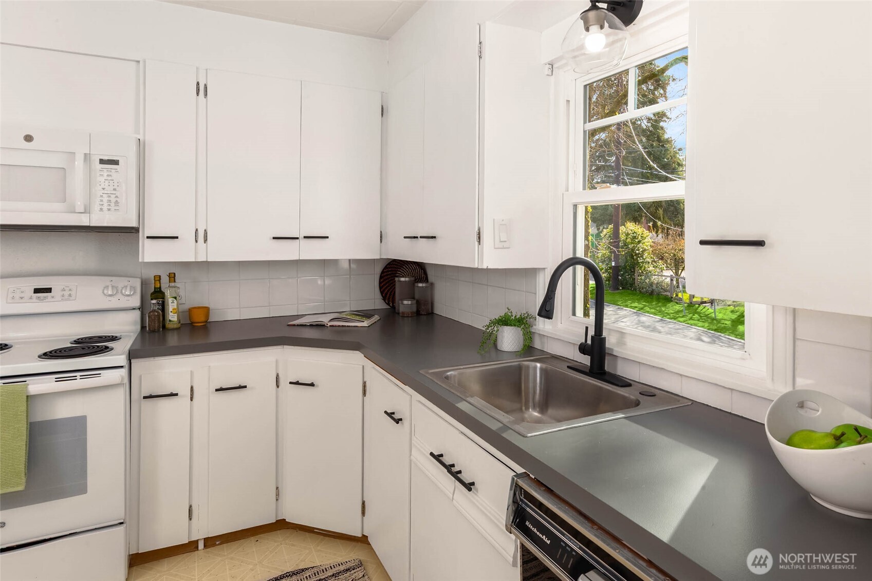 1202 NE 97th Street , Seattle, WA 98115